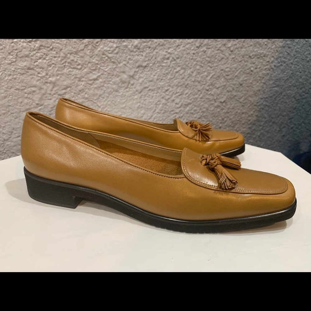 Salvatore Ferragamo Tan Leather Loafer 6.5